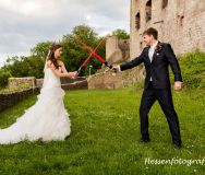 Fotograf Lohr am Main: Star Wars Hochzeitsbild mit Lichtschwertern