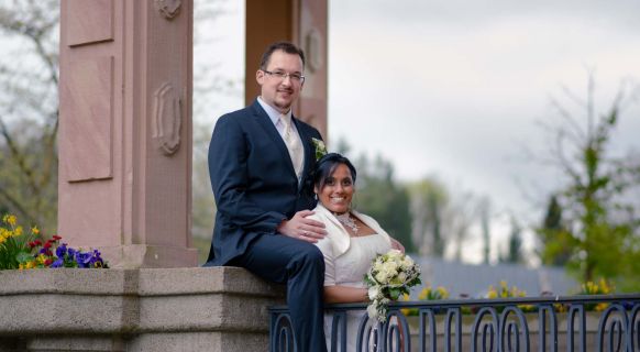 Klassische sitzende Hochzeitsaufnahmen im Staatsbad Bad Brückenau (Bayern)