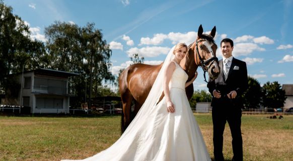 Hochzeitsreportage der kirchlichen Hochzeit in Darmstadt inkl. Pferdeshooting